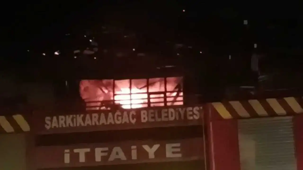 Isparta’da Çatıda Başlayan Yangın Büyüdü: Ev Kullanılamaz Hale Geldi! 4